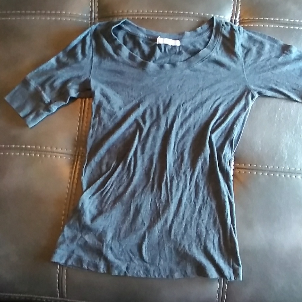 Quarter sleeve t-shirt